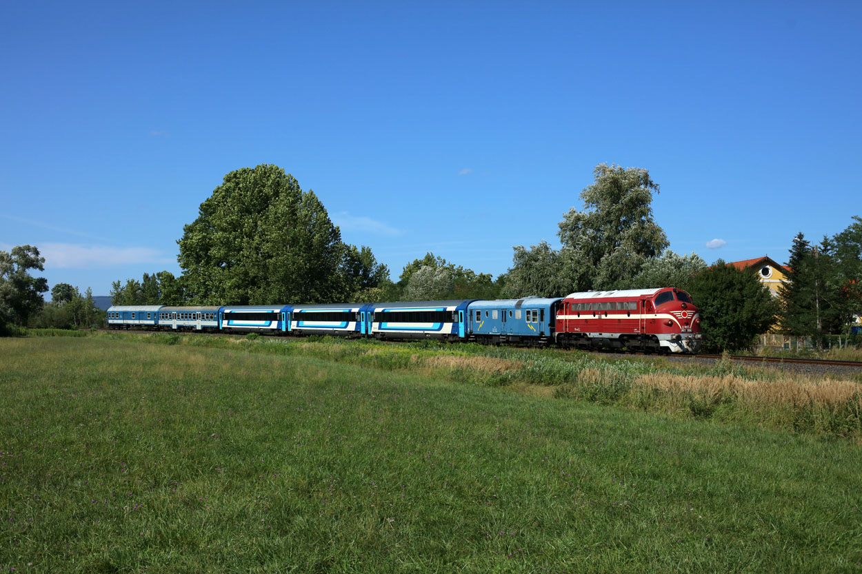 MAV Nosztalgia M61 006 + 1 generator car + 5 MAV coaches as train IC 19703 (Tapolca - Budapest-Deli) at Nemesgulacs-Kisapati on 7 August 2021.